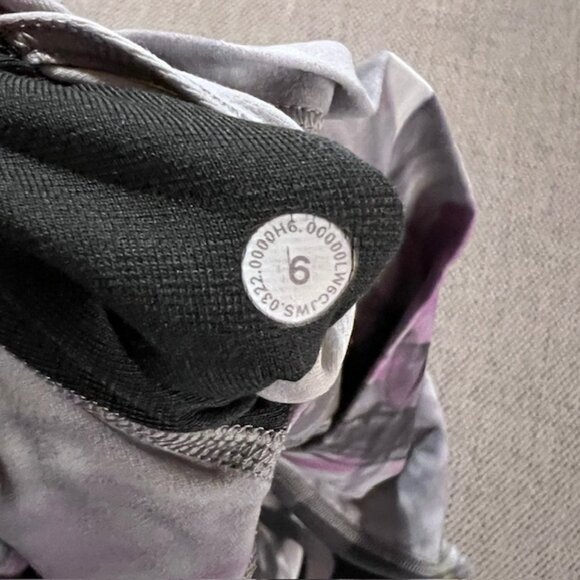 Lululemon Throwback Print Align High-Rise Crop 17" Size 6 - Picture 4 of 4